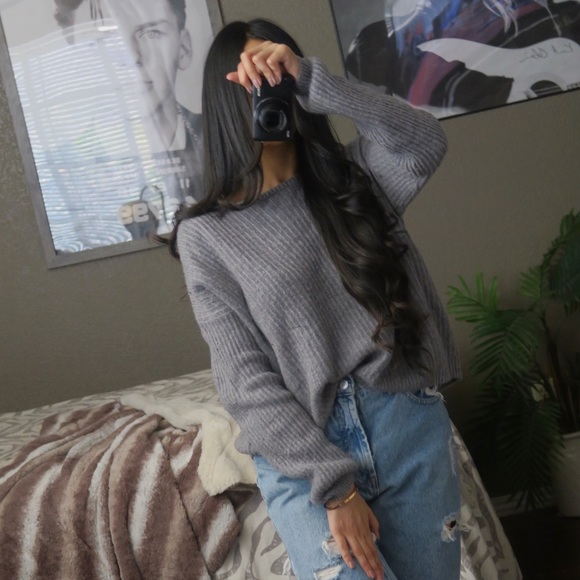 Brandy Melville Sweaters - Brandy Melville Gray Knit Crop Sweater Top